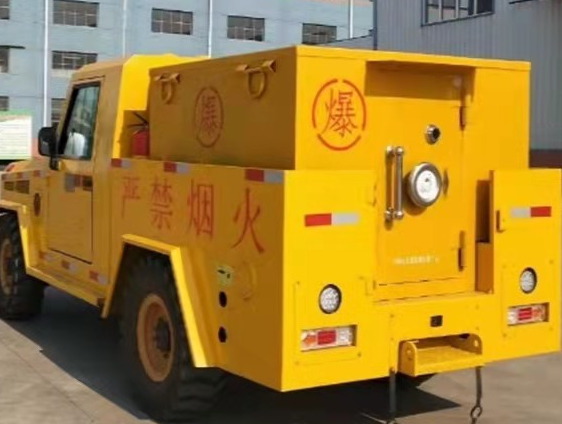 北仑凯龙爆破器材运输车：保障爆破任务的安全运行