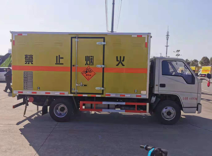 北仑爆破器材运输车技术升级与安全合规新趋势